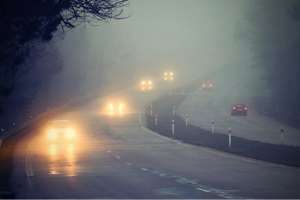 Nằm lòng kinh nghiệm lái xe trời sương mù sao cho an toàn